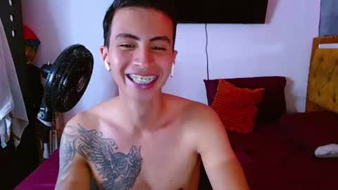 velk_hot1 online show from 06-25-26, 12:42