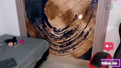 Snapshot of vella_sex chatting on 03-08-25, 01:28 Vella online show from 03-08-25, 01:28