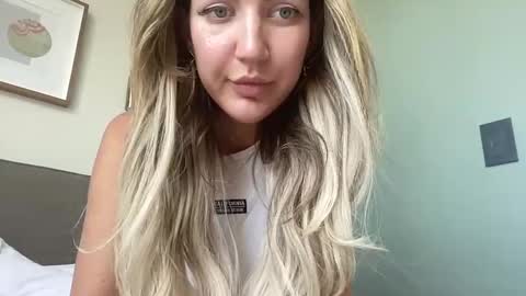 velonira online show from 11-17-25, 09:15