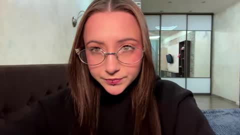 LisaWens online show from 02-10-26, 06:28