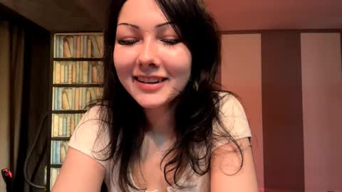 Snapshot of velvet__night chatting on 09-18-25, 04:42 Elli its my first stream here online show from 09-18-25, 04:42