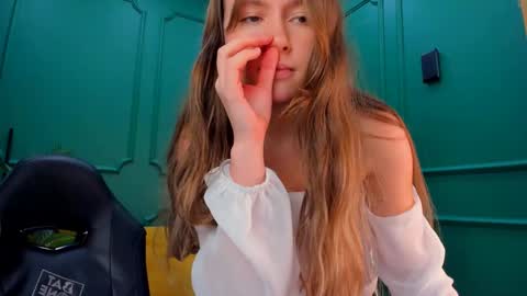 velvet_cherry online show from 12-05-24, 06:44