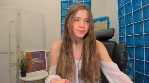 velvet_cherry online show from 12-18-24, 07:41