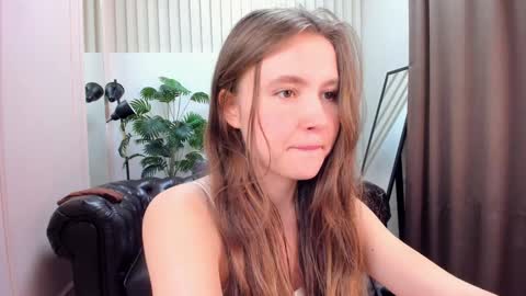 velvet_cherry online show from 02-05-25, 06:37