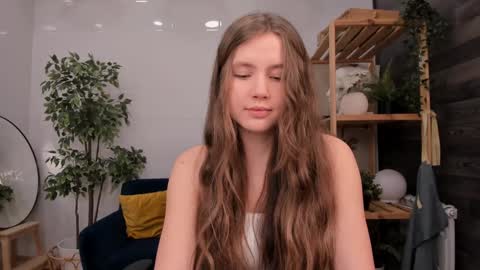 velvet_cherry online show from 02-06-25, 04:36