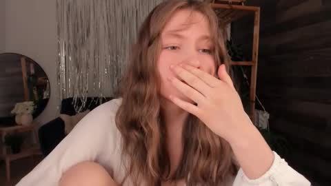 velvet_cherry online show from 02-10-26, 03:49