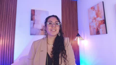 Snapshot of velvet_curly chatting on 05-11-26, 12:22 Emma Curly online show from 05-11-26, 12:22