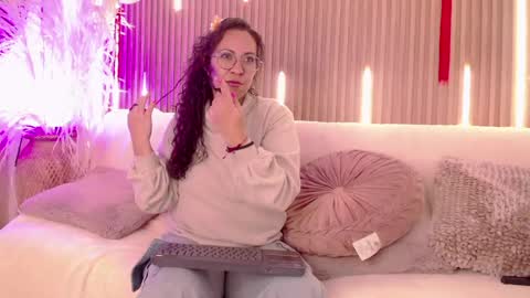 Snapshot of velvet_curly chatting on 05-23-26, 12:20 Emma Curly online show from 05-23-26, 12:20