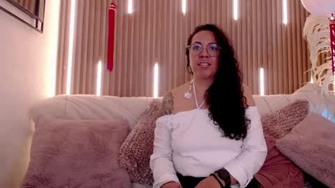 Snapshot of velvet_curly chatting on 05-27-26, 12:24 Emma Curly online show from 05-27-26, 12:24