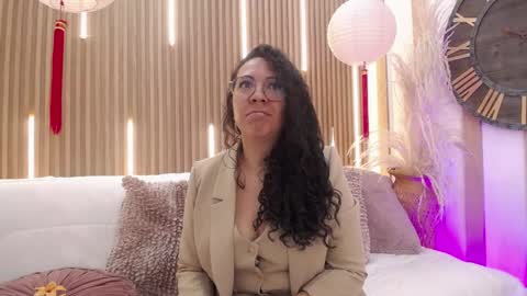 Snapshot of velvet_curly chatting on 05-28-26, 12:35 Emma Curly online show from 05-28-26, 12:35