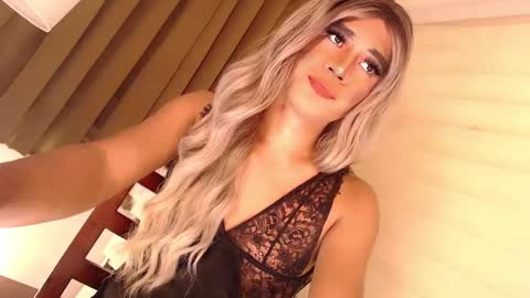 Snapshot of velvet_fux chatting on 12-05-24, 01:17 Richy will make you fall in love online show from 12-05-24, 01:17