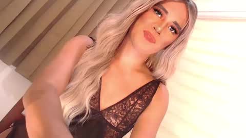 Snapshot of velvet_fux chatting on 12-07-24, 05:09 Richy will make you fall in love online show from 12-07-24, 05:09