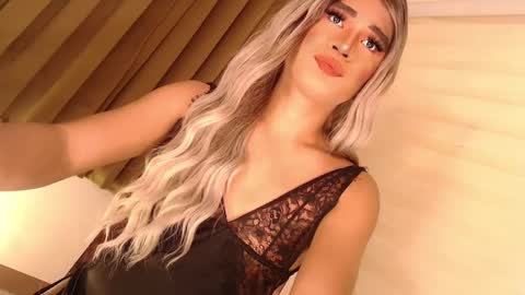 Snapshot of velvet_fux chatting on 12-13-24, 05:16 Richy will make you fall in love online show from 12-13-24, 05:16