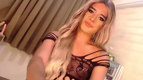 Snapshot of velvet_fux chatting on 02-08-25, 10:19 Richy will make you fall in love online show from 02-08-25, 10:19