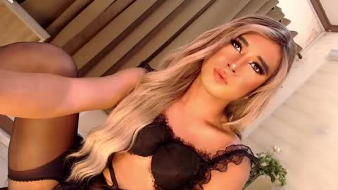 Snapshot of velvet_fux chatting on 02-23-25, 06:45 Richy will make you fall in love online show from 02-23-25, 06:45