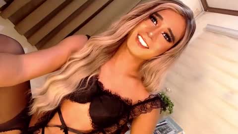 Snapshot of velvet_fux chatting on 02-23-25, 10:20 Richy will make you fall in love online show from 02-23-25, 10:20