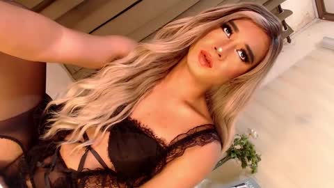 Snapshot of velvet_fux chatting on 02-26-25, 07:38 Richy will make you fall in love online show from 02-26-25, 07:38