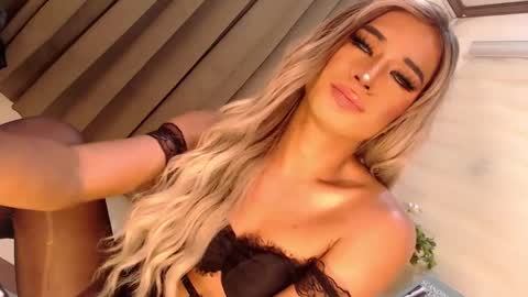 Snapshot of velvet_fux chatting on 03-02-25, 10:48 Richy will make you fall in love online show from 03-02-25, 10:48