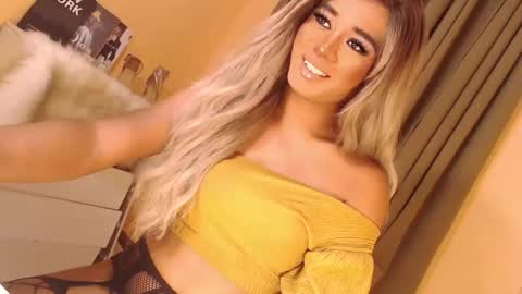 Snapshot of velvet_fux chatting on 09-14-25, 12:59 Richy will make you fall in love online show from 09-14-25, 12:59