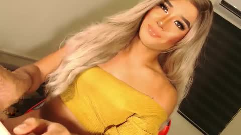 Snapshot of velvet_fux chatting on 10-10-25, 07:24 Richy will make you fall in love online show from 10-10-25, 07:24