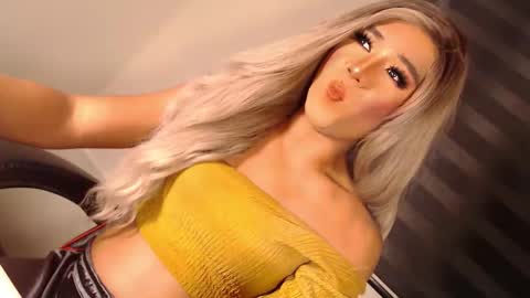 Snapshot of velvet_fux chatting on 11-01-25, 09:17 Richy will make you fall in love online show from 11-01-25, 09:17