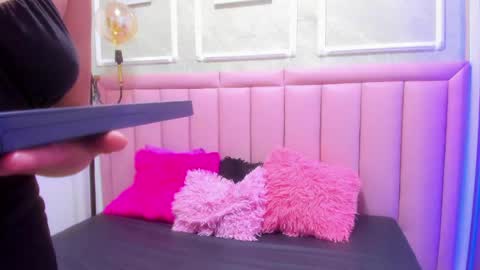 Snapshot of velvet_giirll chatting on 06-04-26, 01:17 velvet_giirll online show from 06-04-26, 01:17