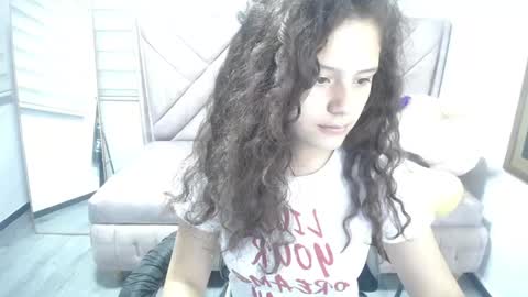 velvet_moon_v online show from 09-17-25, 01:02