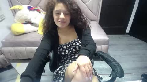 velvet_moon_v online show from 10-17-25, 01:46