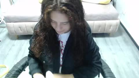 velvet_moon_v online show from 11-18-25, 01:04