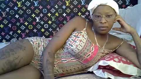 Snapshot of velvet_temptress chatting on 10-16-25, 04:24 velvet online show from 10-16-25, 04:24