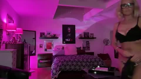 Snapshot of velvetbarbie chatting on 01-08-25, 12:06 VelvetBarbie online show from 01-08-25, 12:06