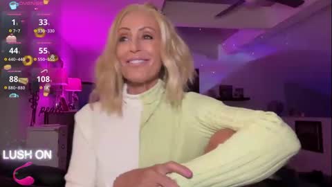 Snapshot of velvetbarbie chatting on 01-15-25, 01:56 VelvetBarbie online show from 01-15-25, 01:56