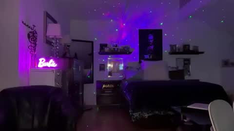 Snapshot of velvetbarbie chatting on 03-04-26, 01:33 VelvetBarbie online show from 03-04-26, 01:33