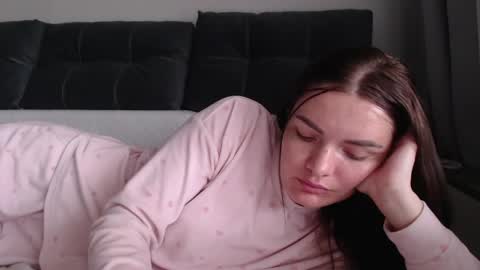 velvetmoon123 online show from 05-09-26, 08:52