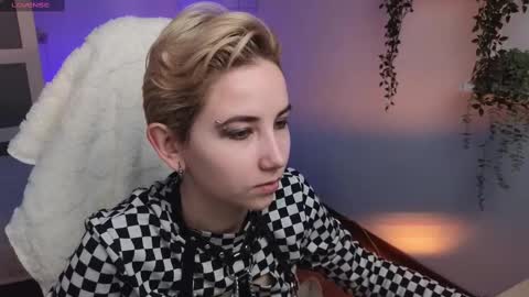 Snapshot of velvetvalkyries chatting on 02-09-25, 02:50 CLEOshort hair TIna long hair online show from 02-09-25, 02:50
