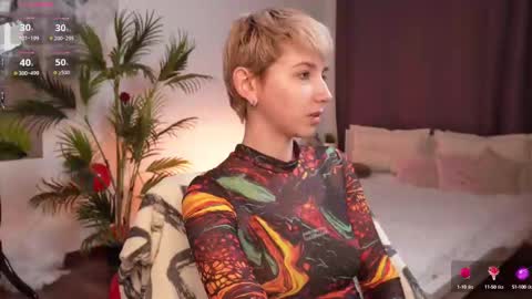 Snapshot of velvetvalkyries chatting on 02-16-25, 08:00 CLEOshort hair TIna long hair online show from 02-16-25, 08:00
