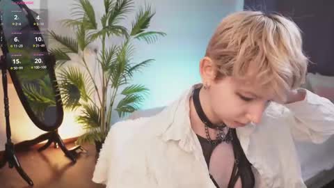 Snapshot of velvetvalkyries chatting on 02-19-25, 04:00 CLEOshort hair TIna long hair online show from 02-19-25, 04:00