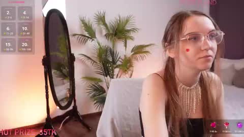 Snapshot of velvetvalkyries chatting on 02-23-25, 07:49 CLEOshort hair TIna long hair online show from 02-23-25, 07:49