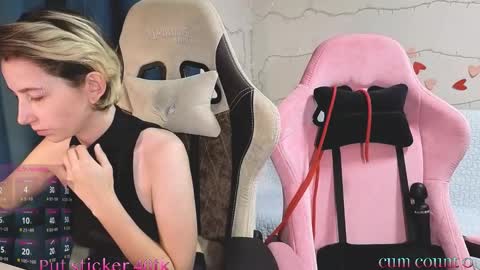 Snapshot of velvetvalkyries chatting on 09-14-25, 05:23 CLEOshort hair TIna long hair online show from 09-14-25, 05:23