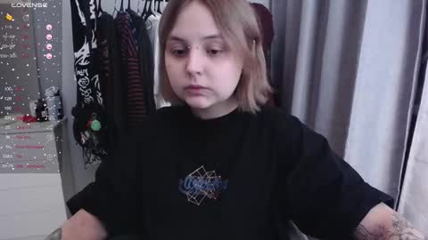 Snapshot of vendymories chatting on 02-12-26, 08:15 eva 3 online show from 02-12-26, 08:15