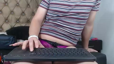 Snapshot of veneno_hot chatting on 01-03-25, 02:51 veneno hot online show from 01-03-25, 02:51