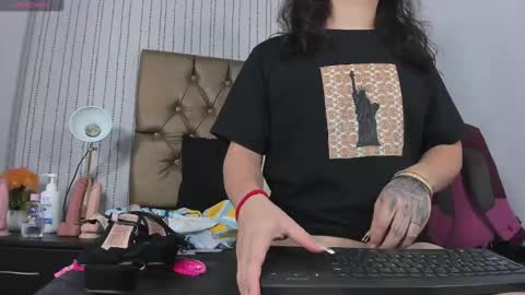Snapshot of veneno_hot chatting on 02-15-25, 12:33 veneno hot online show from 02-15-25, 12:33