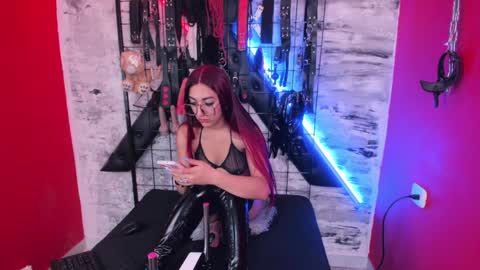 Snapshot of venus_bms_ chatting on 04-28-26, 11:48 VENUS online show from 04-28-26, 11:48