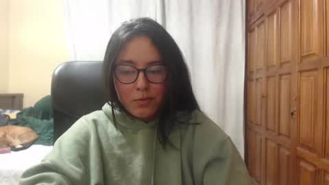 Snapshot of venus_cat_ chatting on 04-17-26, 11:19 Venus online show from 04-17-26, 11:19