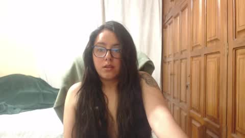 Snapshot of venus_cat_ chatting on 04-19-26, 02:44 Venus online show from 04-19-26, 02:44