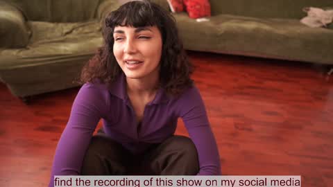 Snapshot of venus_in_jeans chatting on 03-09-26, 10:52 Bella online show from 03-09-26, 10:52