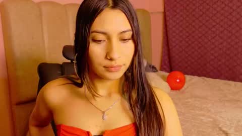 Snapshot of venus_latin_01 chatting on 02-15-26, 02:52 Mary online show from 02-15-26, 02:52