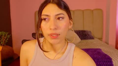 Snapshot of venus_latin_01 chatting on 03-20-26, 02:33 Mary online show from 03-20-26, 02:33