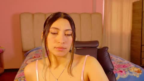 Snapshot of venus_latin_01 chatting on 03-25-26, 02:45 Mary online show from 03-25-26, 02:45