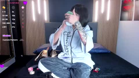 Medussa online show from 10-27-25, 03:10